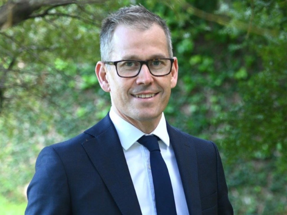 RBNZ’s Hawkesby says policy now stimulatory but warns on global independence risks